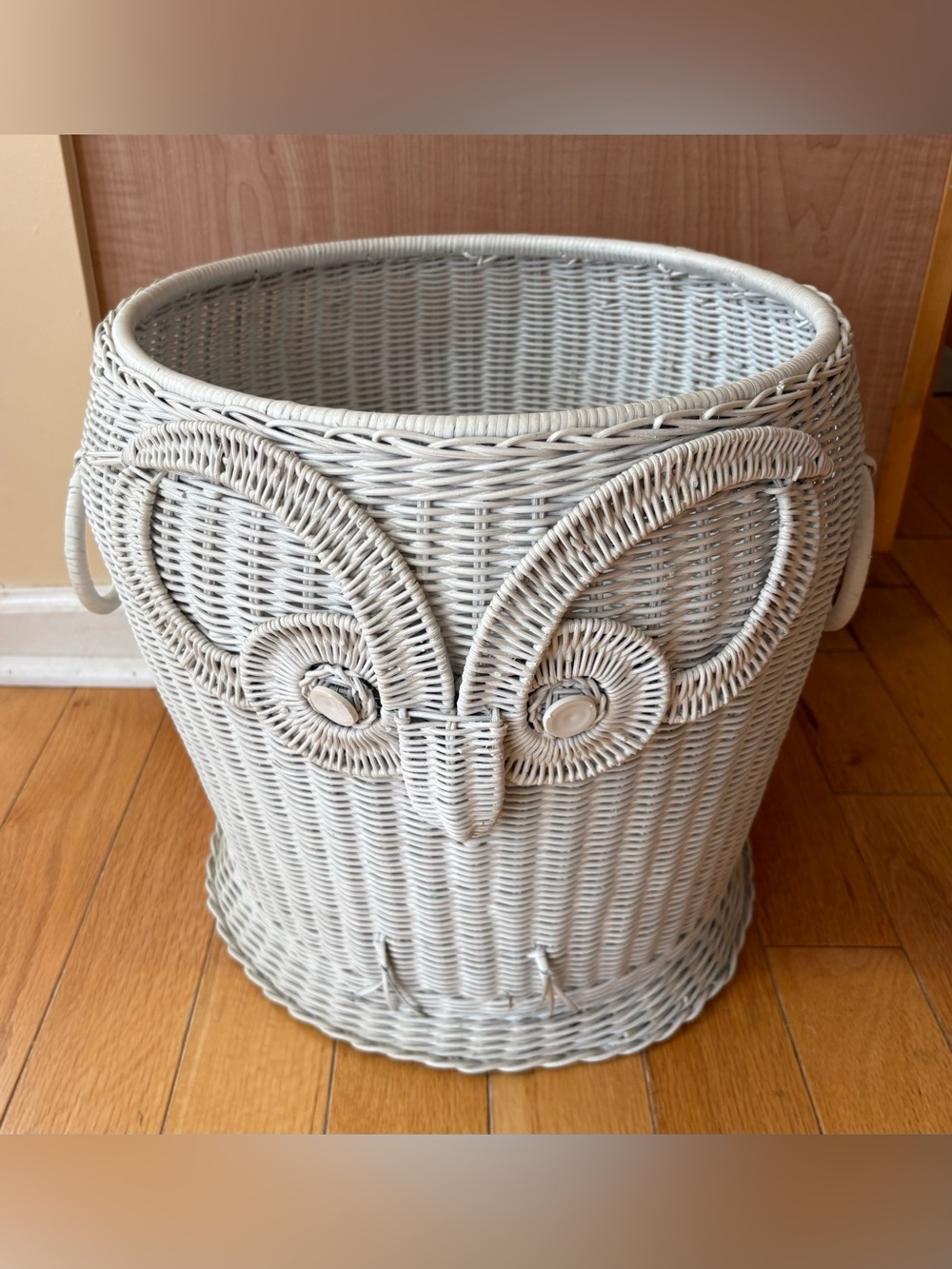 Vintage Style White Wicker Owl Basket / Toy Storage/Hamper/ Planter Basket 15”